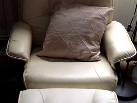 Freecycle Electric recliner/swivel/massage chair and stool