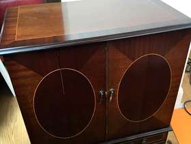 Freecycle Retro tv cabinet mahogany - excellent condition