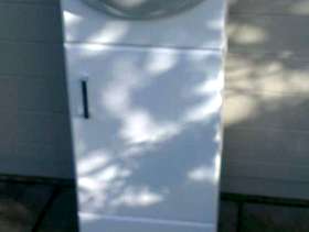 Freecycle Ceramic basin with cabinet