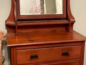 Freecycle Mirror/chest of drawers