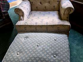 Freecycle FREE. Floral Side Chair (not ottoman)