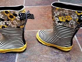Freecycle Pair of girls wellington boots size 9