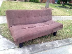 Freecycle Curb alert futon