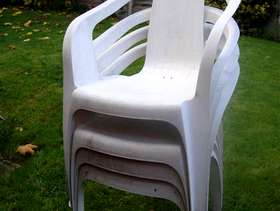 Freecycle 4 plastic garden chairs