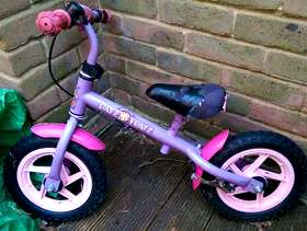 Freecycle Child's pink/purple balance bike