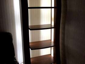 Freecycle Free standing display cabinet with built in side lights