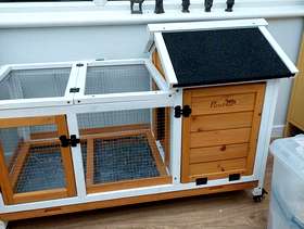 Freecycle Indoor rabbit hutch