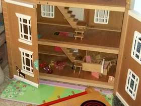 Freecycle Doll's house and some dolls