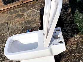 Freecycle Modern Close-coupled Toilet (No Cistern) 30cm(L) x 13cm(W) x 10cm(H)