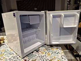 Freecycle White table top fridge with built-in freezer tray