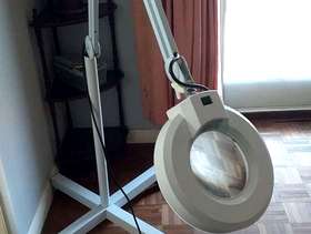 Freecycle Magnifying light