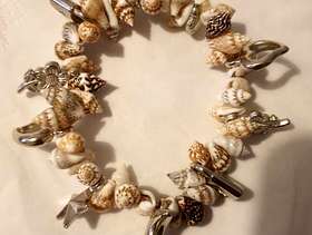 Freecycle Shell Bracelet With Charms