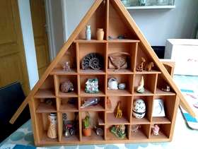 Freecycle Knick knack wall display unit