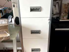 Freecycle 4 drawer metal filing cabinet