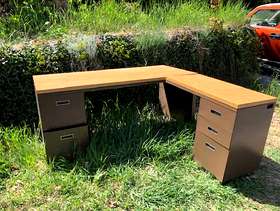 Freecycle Office desk w/return and file drawers