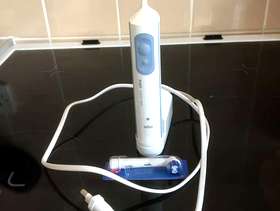Freecycle Braun Electric Toothbrush With Brand New Head