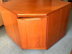 Freecycle Corner TV cabinet