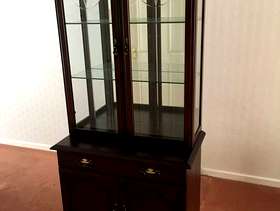 Freecycle Quality illuminated display cabinet