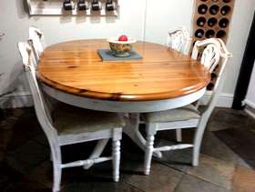 Freecycle Shabby chic extendable table and 4 chairs