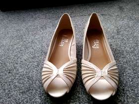 Freecycle Beige wedge shoes