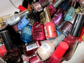 Freecycle 50 assorted nail polishes & varnishes