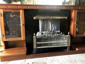 Freecycle Wooden fire surround complete with two bar electric fire