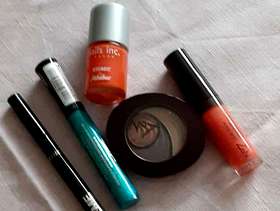 Freecycle Make Up Bundle 4, all new products.