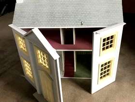 Freecycle Dolls House