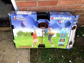 Freecycle Basketball set