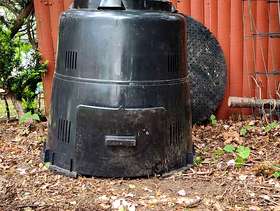 Freecycle Earth machine compost bin NPL300
