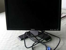 Freecycle Dell 19" SVGA Monitor - £10 - black lead