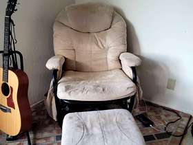 Freecycle Swivel recliner with foot rest