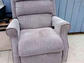 Freecycle Electric reclining chair
