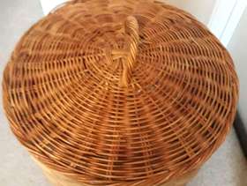 Freecycle Large basket/laundry bin