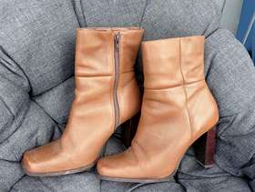 Freecycle Brown Boots size 7