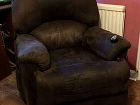 Freecycle Brown electric recliner