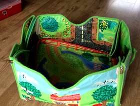 Freecycle Happy land mat and box