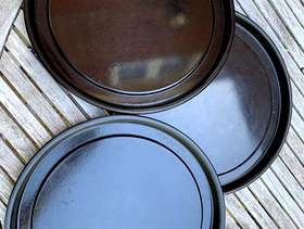 Freecycle 3 x round metal baking tins