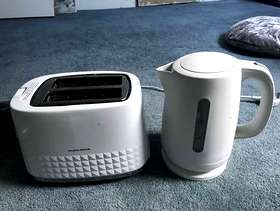 Freecycle White kettle and toaster (not matching)