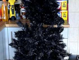 Freecycle 6ft Artificial Christmas Tree Black.