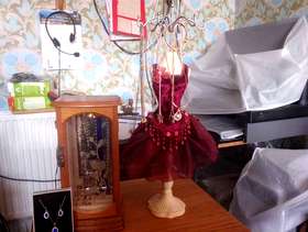 Freecycle Jewellery. Stand