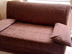 Freecycle Slumberland bed settee
