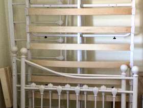 Freecycle White Metal day bed
