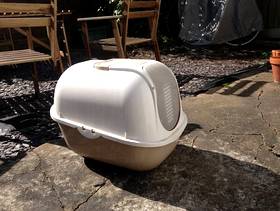 Freecycle Beige Lidded Litter Box