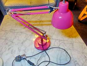 Freecycle "FREE" Bubblegum pink desk lamp for local collection only.