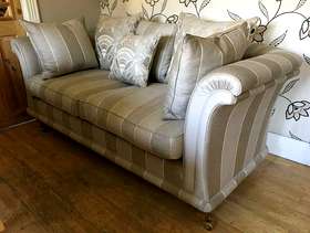 Freecycle Large elegant traditional style sofa