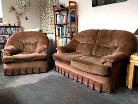 Freecycle 2 seater settee and armchair