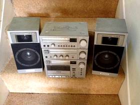 Freecycle Hitachi J2 LW/MW/FM Tuner and cassette deck