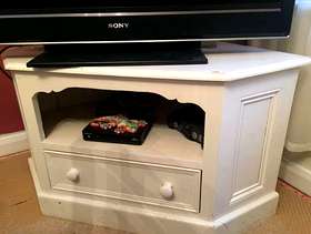 Freecycle TV corner unit.