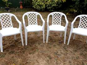 Freecycle White Plastic Garden Chairs x 4